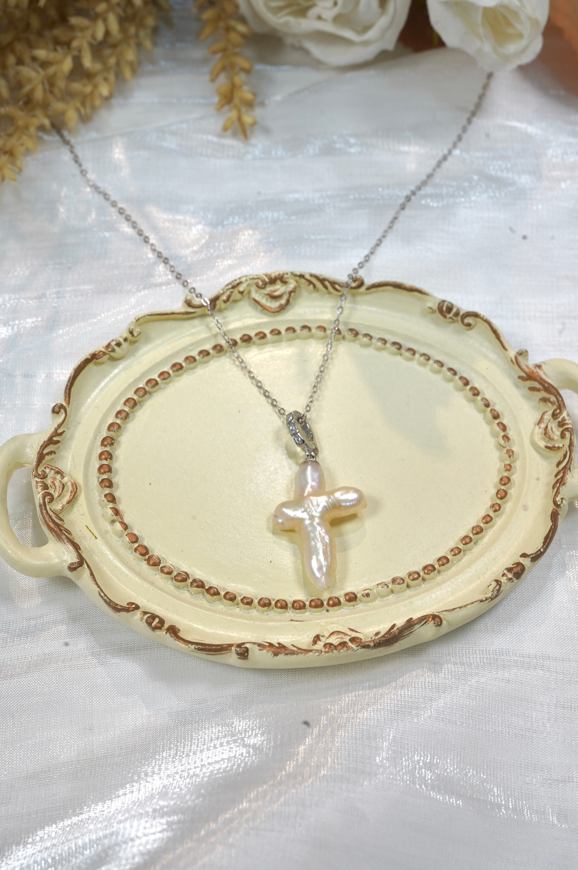 Cross Baroque Freshwater Pearl Necklace (M)