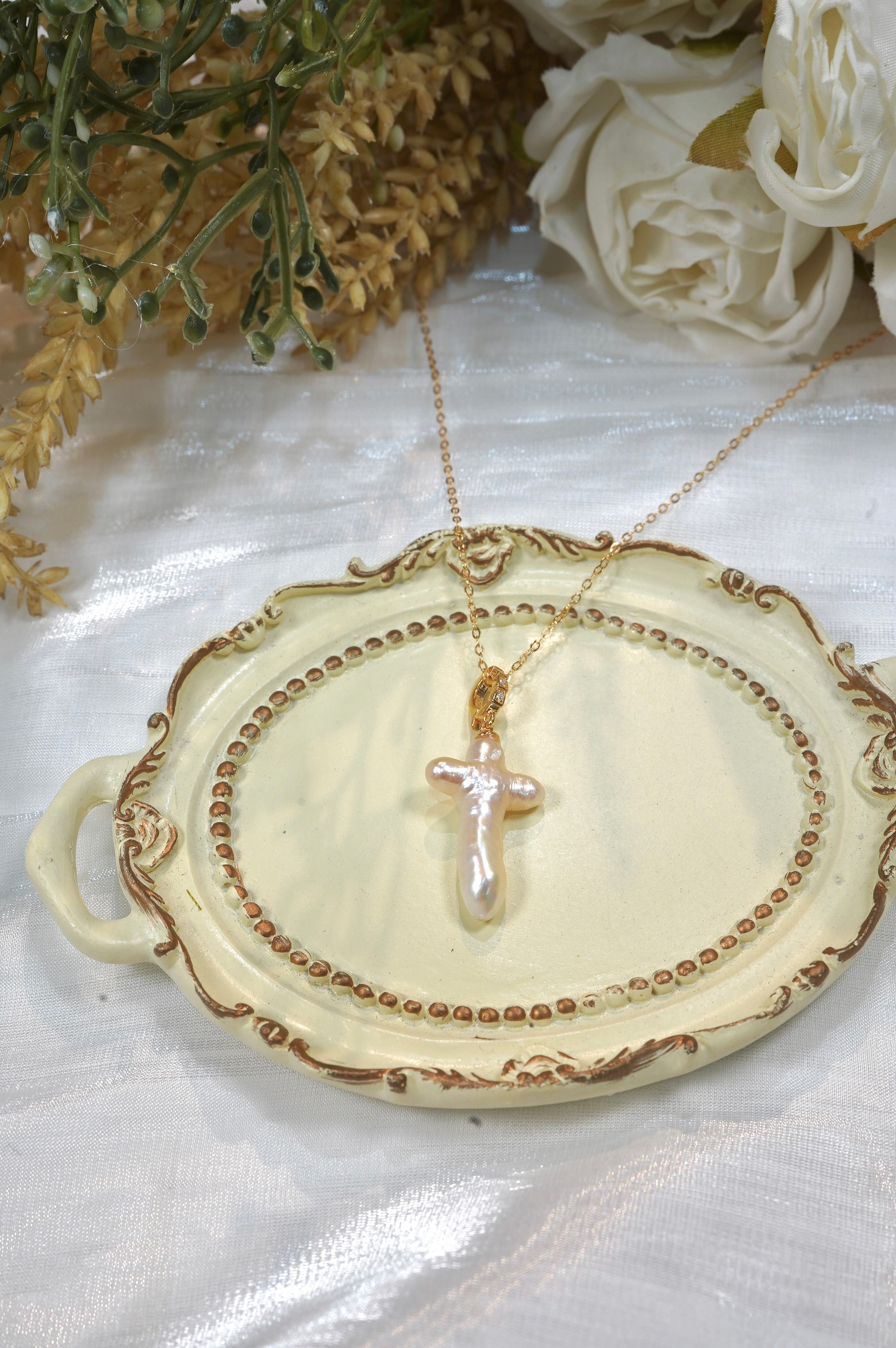 Cross Baroque Freshwater Pearl Necklace (M)